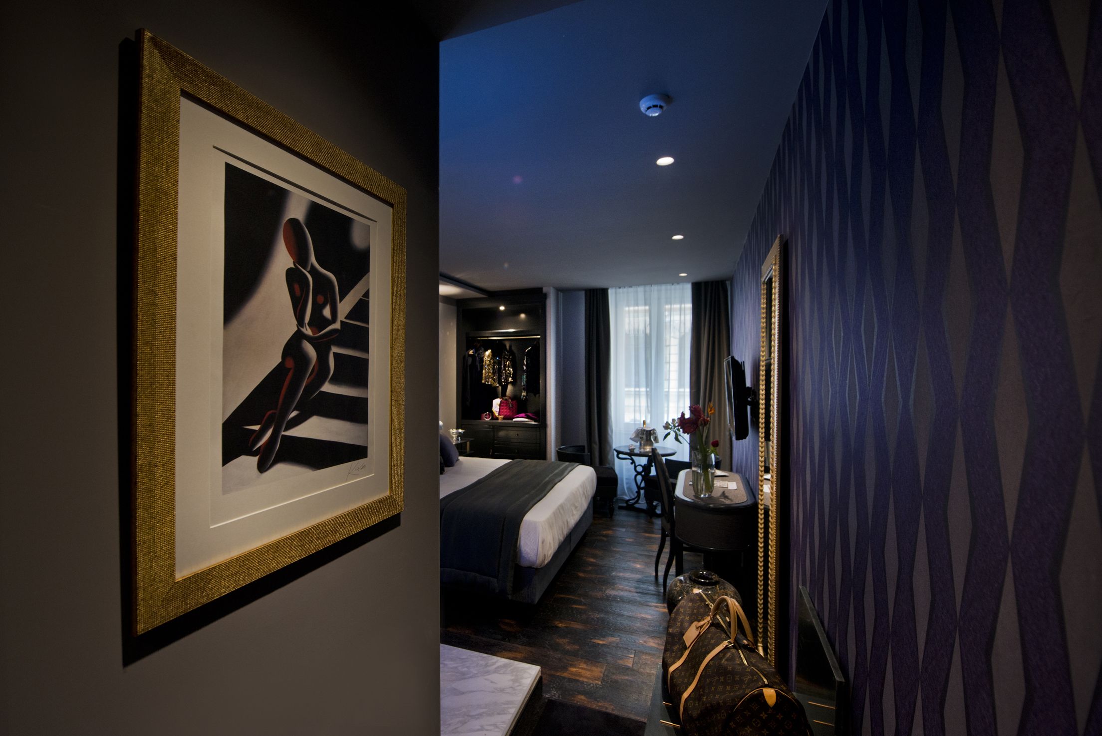 superior double room | living area | flat-screen tv