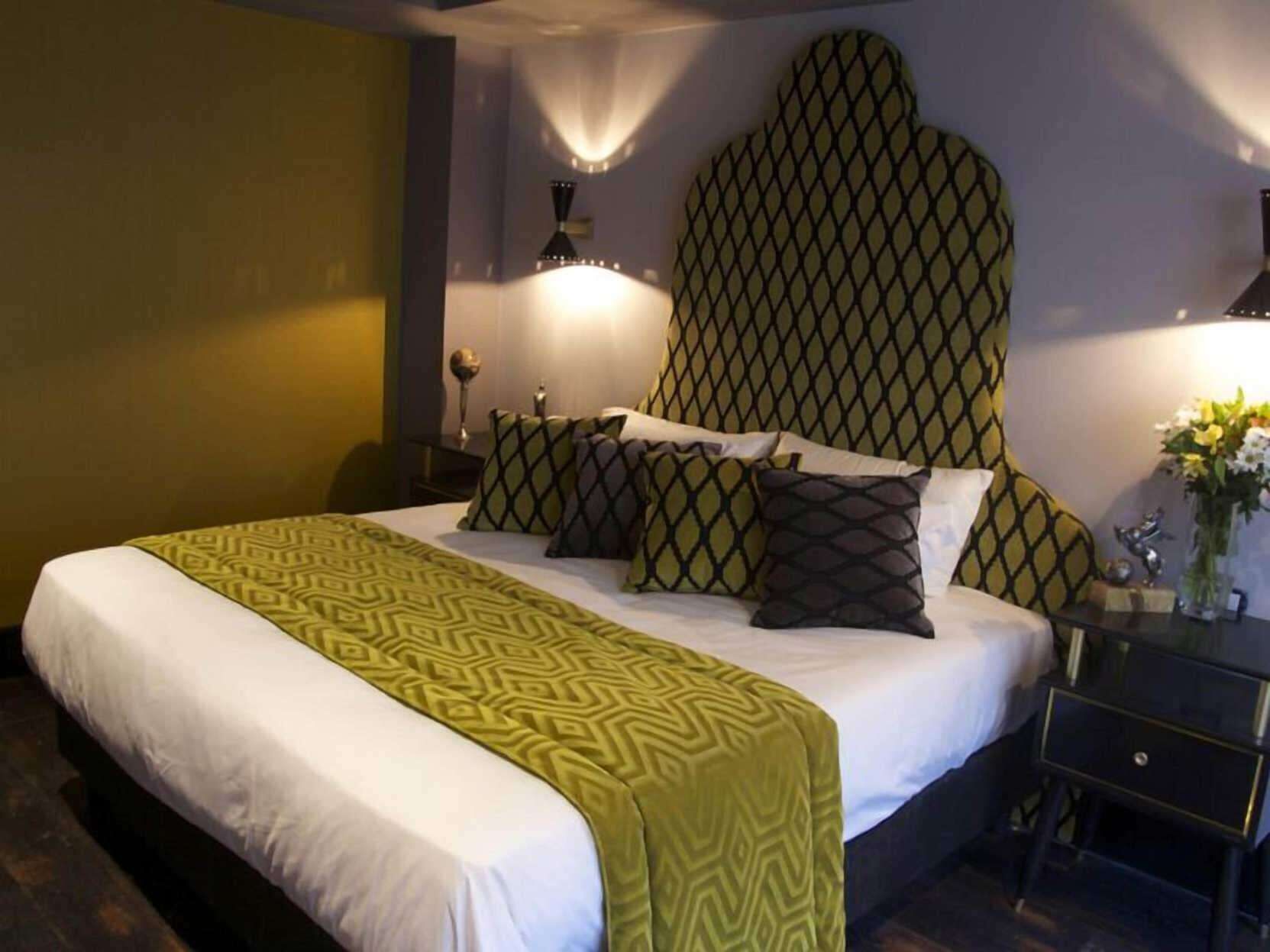 Ropa de cama de alta calidad, minibar, caja fuerte y cortinas opacas