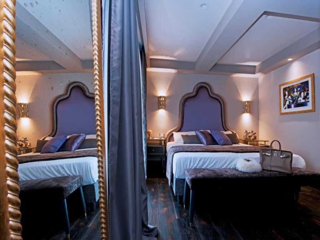 Ropa de cama de alta calidad, minibar, caja fuerte y cortinas opacas