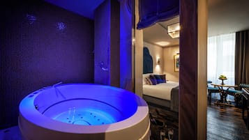Habitación doble Deluxe | Ropa de cama de alta calidad y minibar