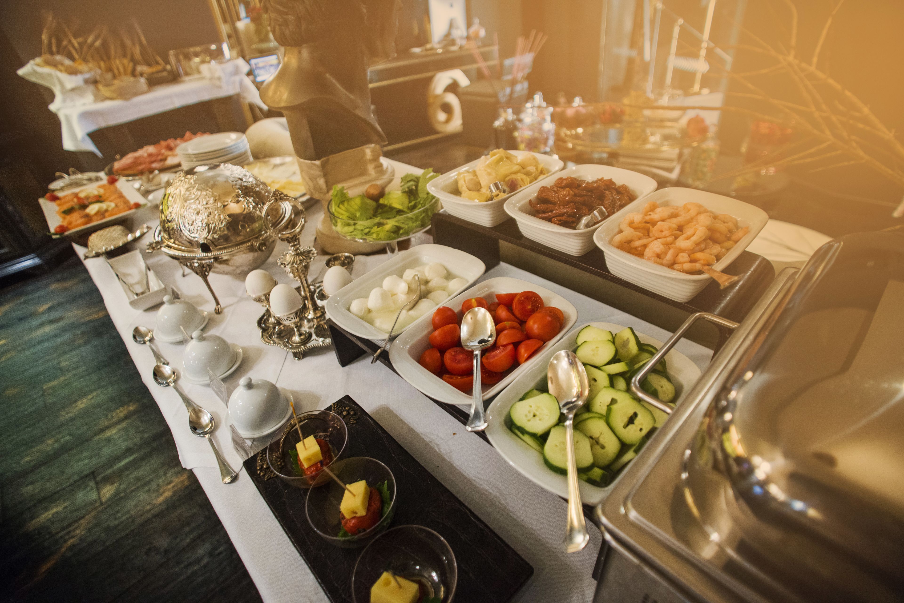 daily continental breakfast (eur 18 per person)