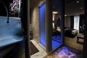 Deluxe Double Room | Bathroom | Shower, free toiletries, hair dryer, bathrobes