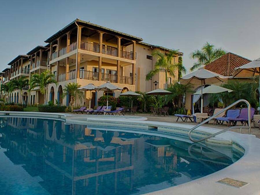 2 outdoor pools, pool loungers