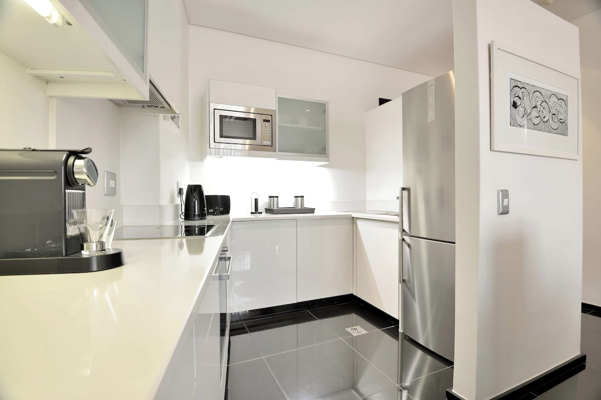 suite, 1 bedroom | private kitchen | full-sized fridge, microwave, oven, stovetop