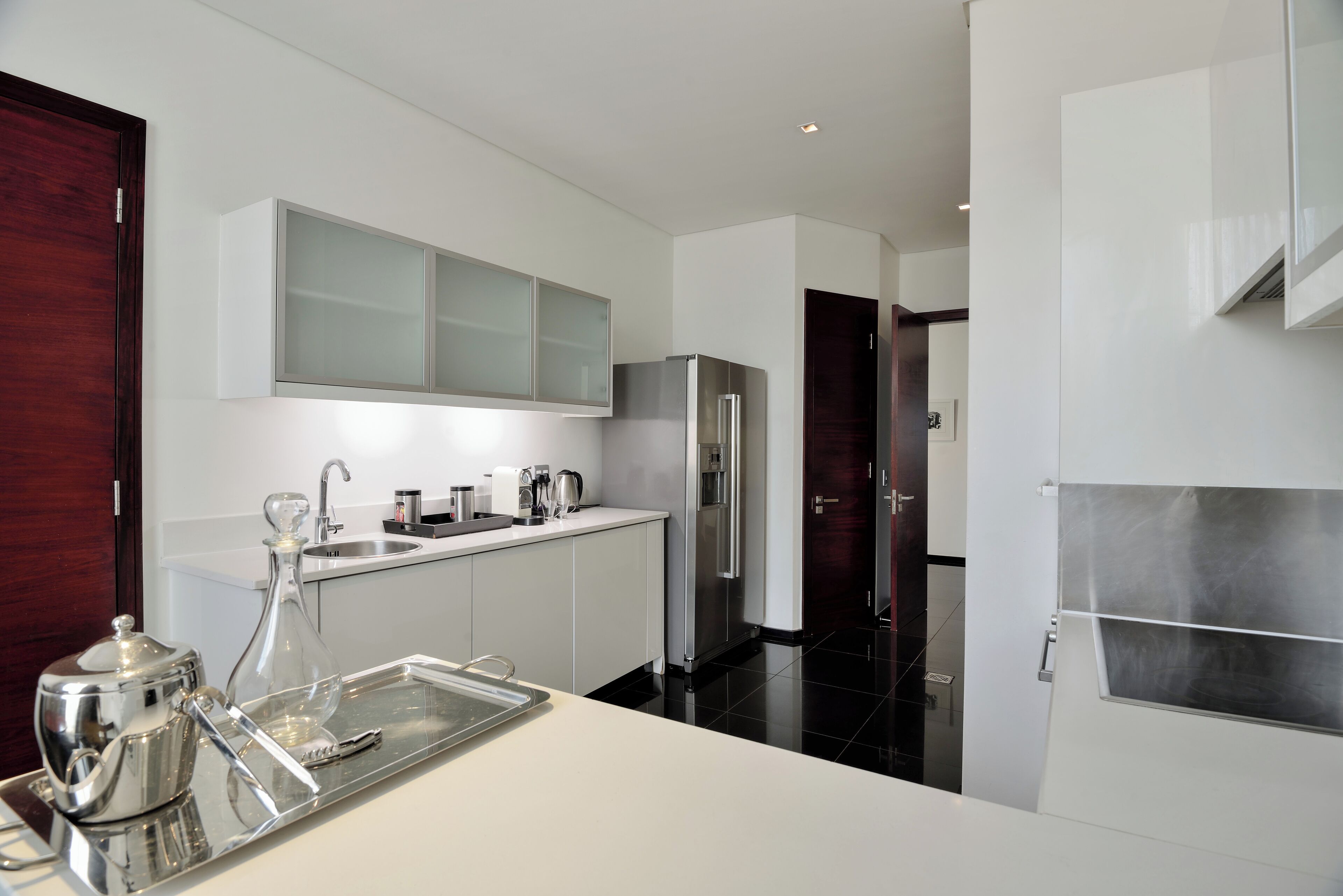 presidential suite, 3 bedrooms | private kitchen | full-sized fridge, microwave, oven, stovetop