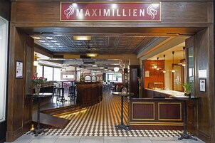 Breakfast, lunch, dinner served; alfresco dining