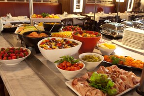 Tägliches inbegriffenes Frühstücksbuffet