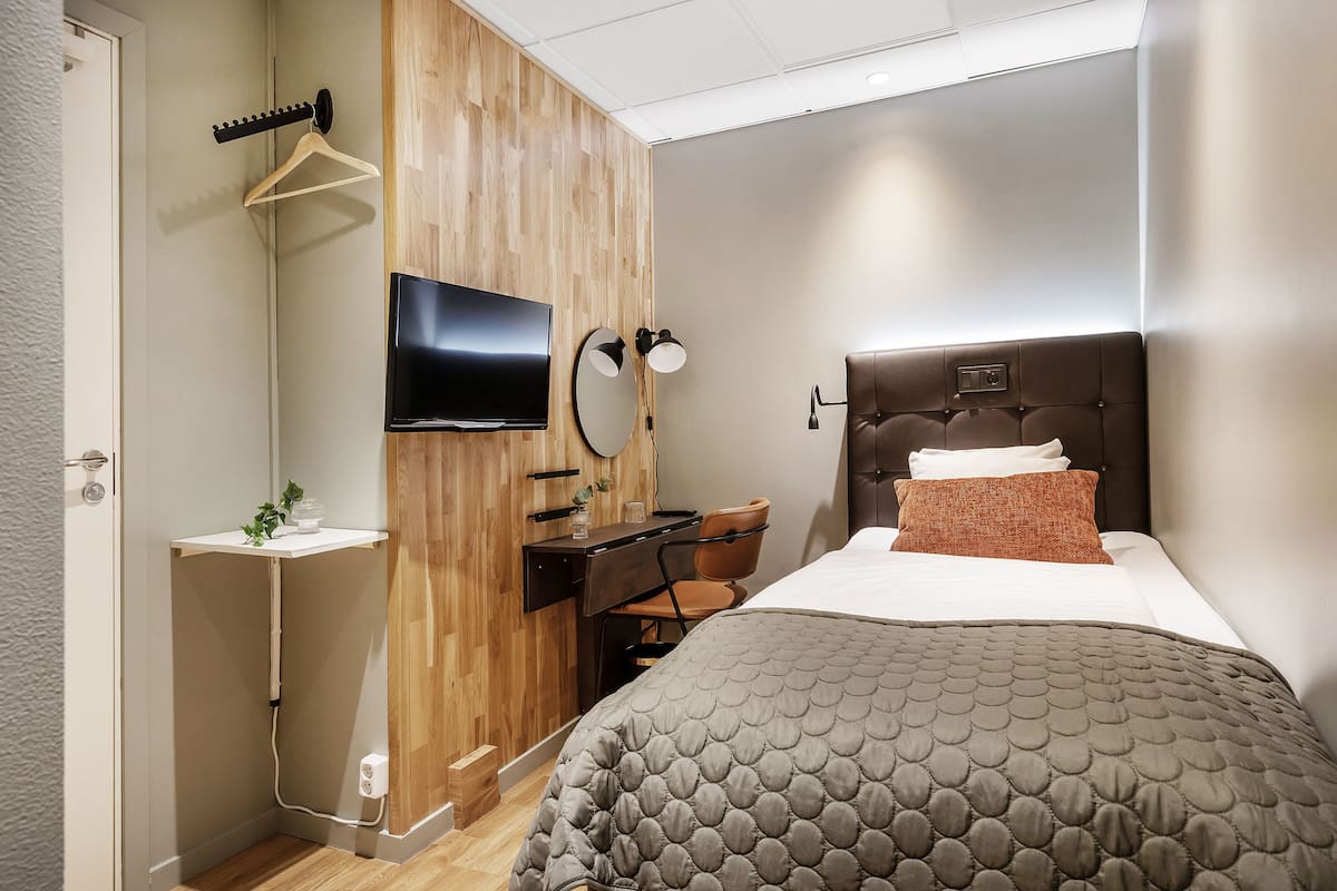 Economy-Zimmer, ohne Fenster | Schreibtisch, Bügeleisen/Bügelbrett, kostenloses WLAN, Bettwäsche