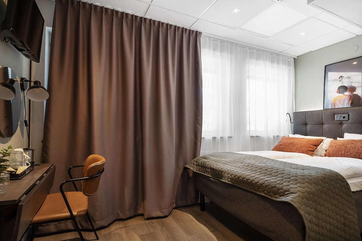 Doppelzimmer (Small) | Schreibtisch, Bügeleisen/Bügelbrett, kostenloses WLAN, Bettwäsche