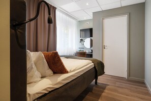 Small Double Room | Desk, iron/ironing board, free WiFi, bed sheets - Hotel Point (Stockholm)