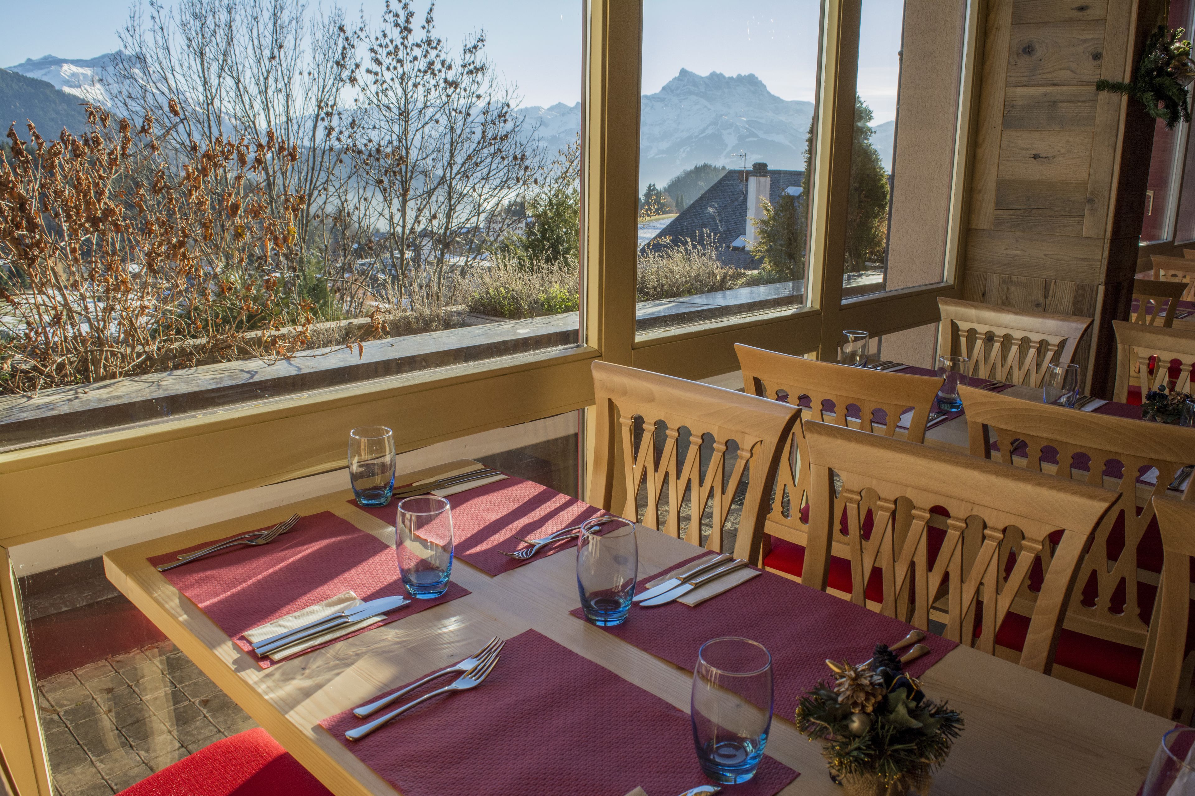 Se sirven comidas, cenas y cocina regional 