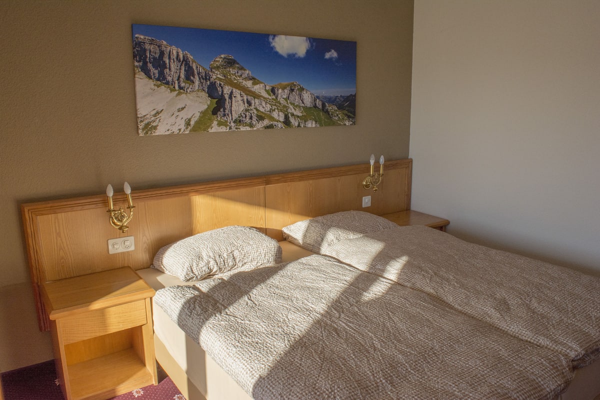 double room | in-room safe, desk, free wifi, bed sheets