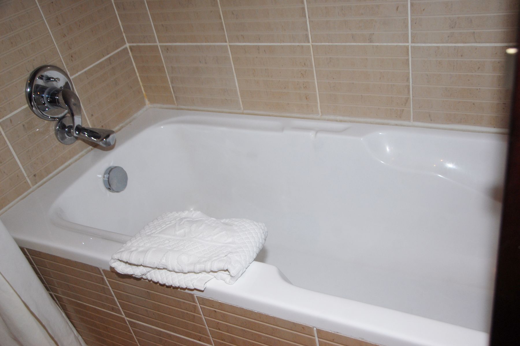 combined shower/bathtub, free toiletries, hair dryer, towels