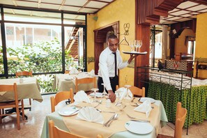 Breakfast, lunch and dinner served - Gorillas City Centre Hotel (Kigali)