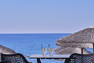 2 restaurants, breakfast, lunch, dinner served; international cuisine