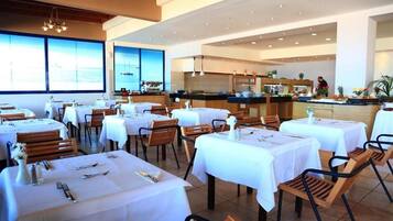 2 restaurants, breakfast, lunch, dinner served; international cuisine