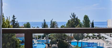 Indoor pool, 4 outdoor pools, pool umbrellas, sun loungers