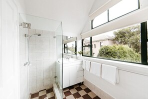 Family Room (2 Adults 2 Children) | Bathroom | Towels