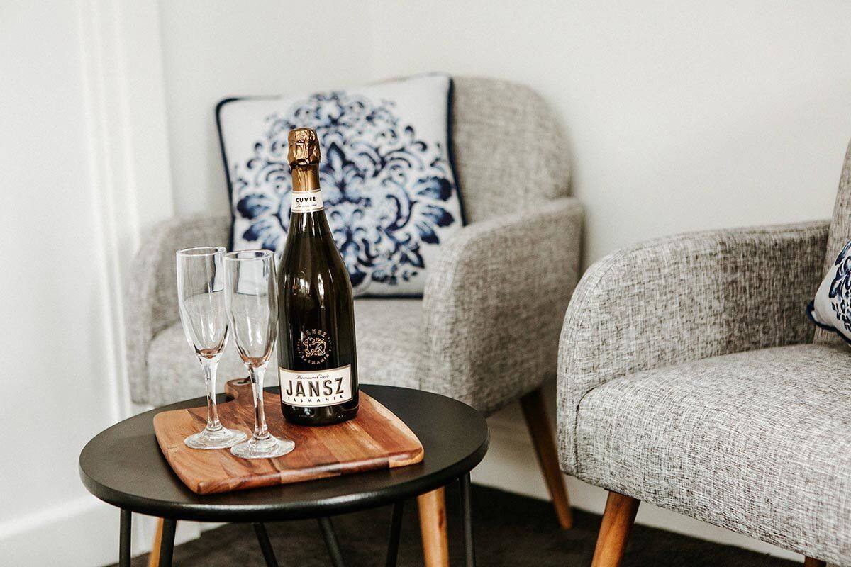 Chambre familiale (2 Adults 2 Children) | Repas dans la chambre