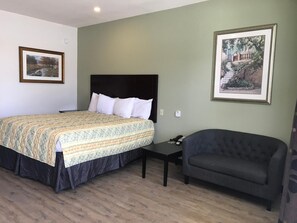 Premium bedding, soundproofing, iron/ironing board, free WiFi - Big Lake Inn & Suites (Big Lake)