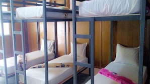 A bunk bed room with wooden walls and a window. - Funky Fish Hostel (Ko Lanta)