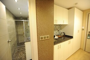 Deluxe Double Room, 1 Bedroom | Living area | LCD TV - Rooms Inn Taxim (Istanbul)