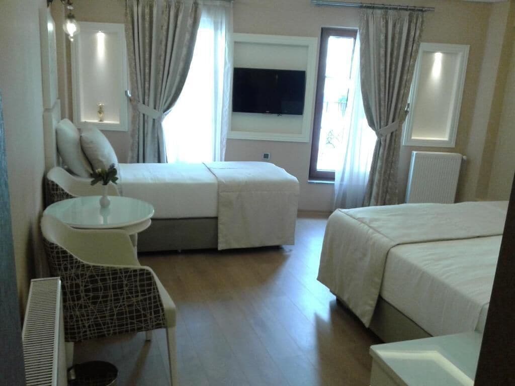 スーペリア トリプルルーム | ミニバー、セーフティボックス (室内)、デスク、防音設備