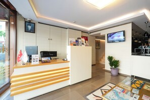 Reception - Rooms Inn Taxim (Istanbul)