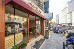 Street view - Rooms Inn Taxim (Istanbul)