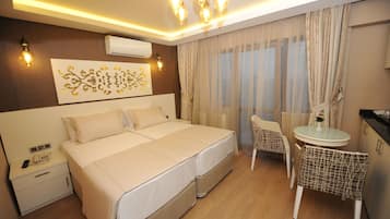 Kamar Double Standar | Minibar, brankas, meja kerja, dan kedap suara