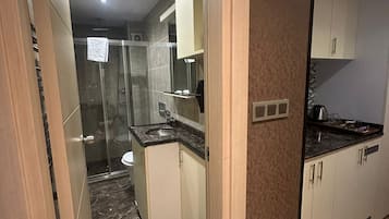 Deluxe Double Room, 1 Bedroom | Bathroom | Shower, rainfall showerhead, free toiletries, hair dryer