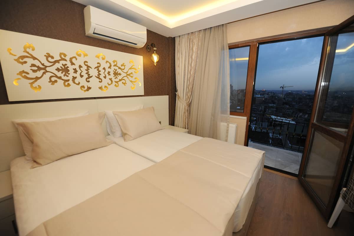 Standard Double Room | Minibar, in-room safe, individually decorated, desk