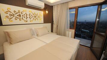 Standard dubbelrum | Minibar, värdeförvaringsskåp på rummet, skrivbord och ljudisolering