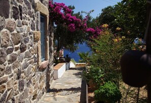 Property grounds - Eirini's Luxury Hotel Villas (Patmos)