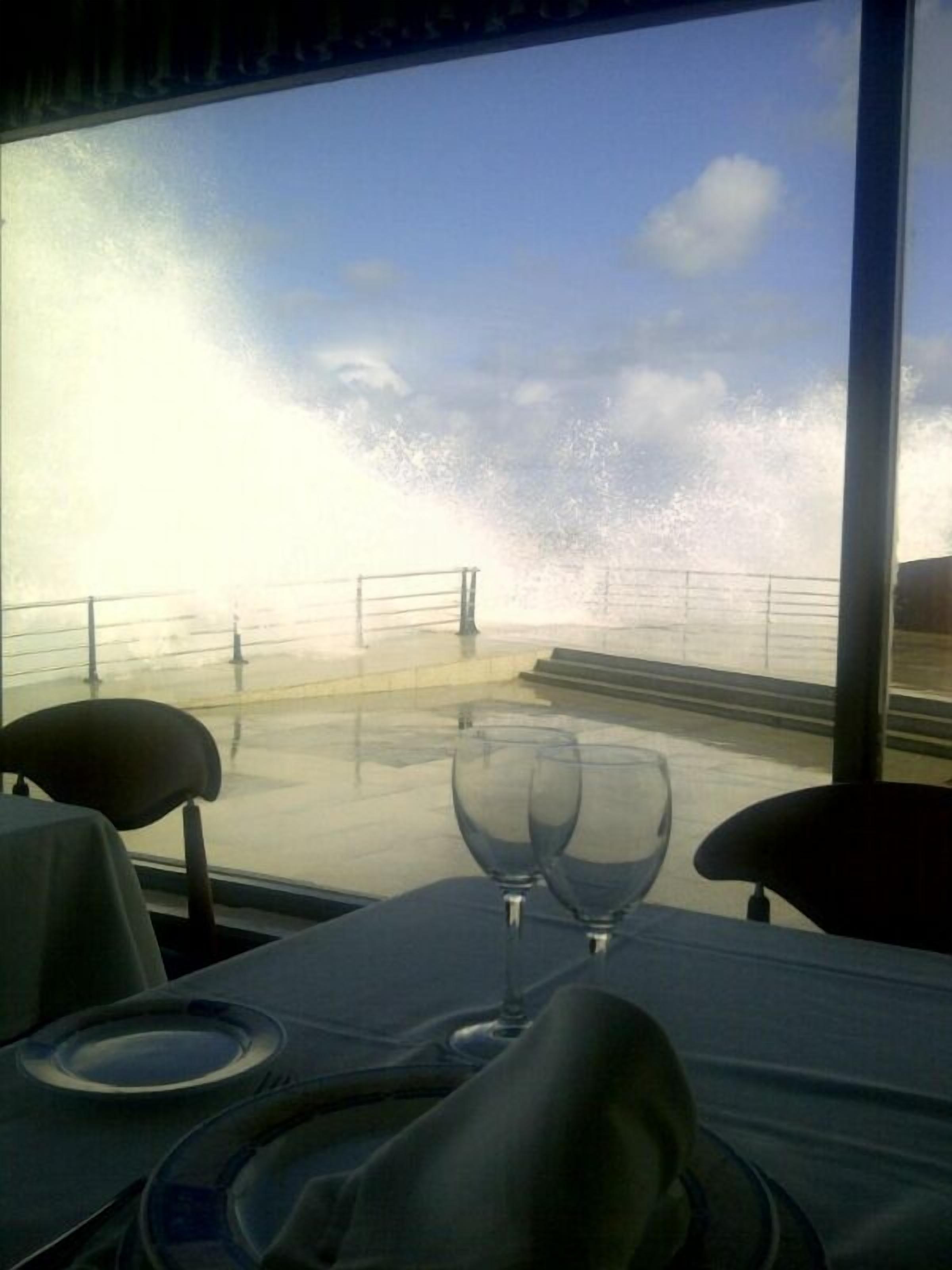 Frühstück, Mittagessen, Abendessen, regionale Küche, Blick aufs Meer 