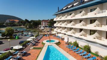 Outdoor pool, sun loungers