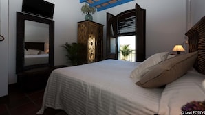 Habitación superior con 1 cama doble o 2 individuales, balcón | Ropa de cama de alta calidad y ropa de cama