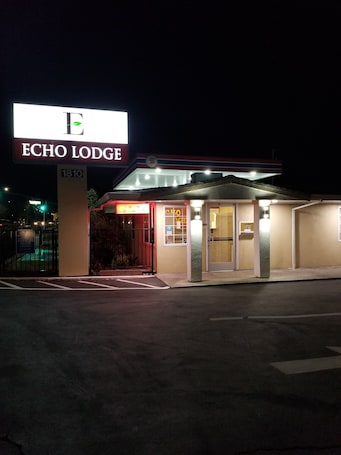 Property entrance. Echo Lodge