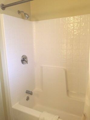 Standard Room, 1 King Bed | Bathroom | Combined shower/tub, hair dryer, towels