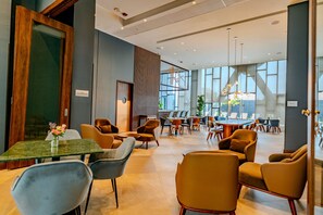 Breakfast, lunch and dinner served  - Courtyard by Marriott Santiago Airport (Santiago)