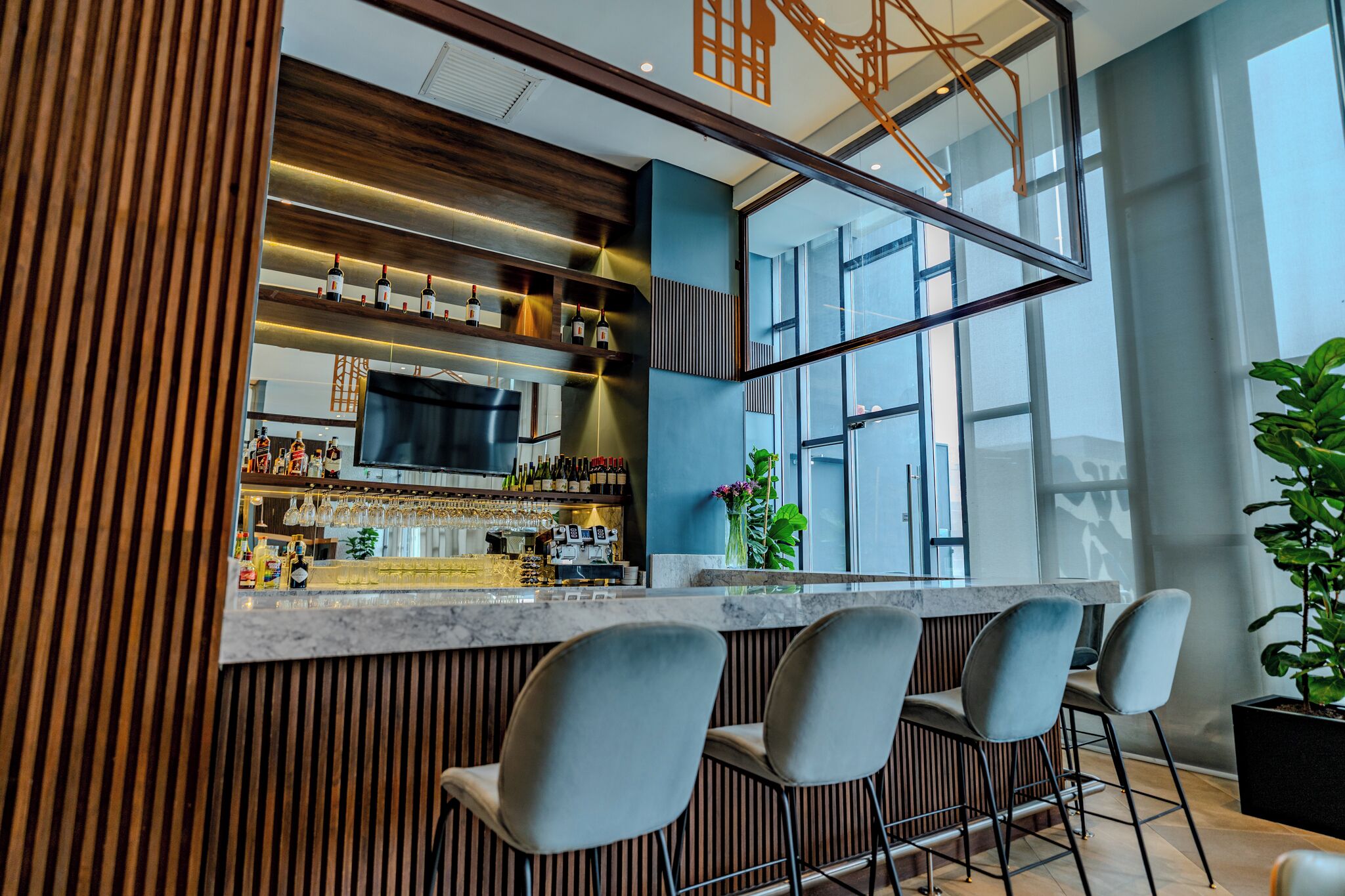 Bar (trong khuôn viên)
