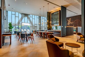 Breakfast, lunch and dinner served  - Courtyard by Marriott Santiago Airport (Santiago)