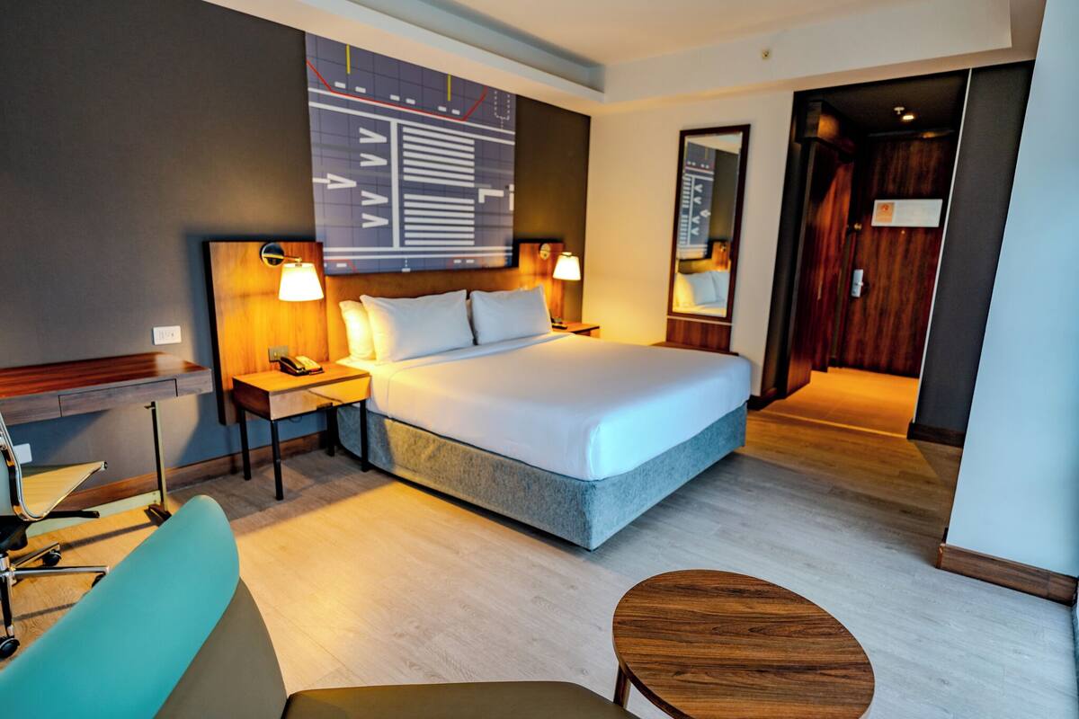 room, 1 king bed, corner | premium bedding, in-room safe, desk, laptop workspace