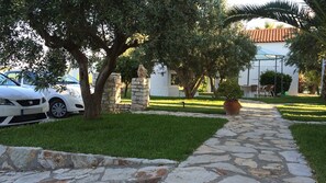 Garden - Houdis Houses (North Kynouria)
