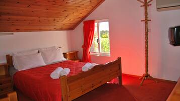 Family House | Soundproofing, iron/ironing board, free WiFi, bed sheets