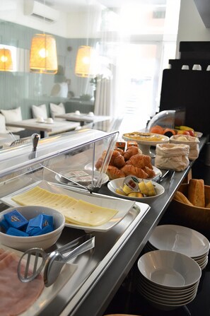 Desayuno continental incluido todos los días 