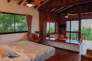 Casita Deluxe | In-room safe, bed sheets - Santa Juana Lodge and Nature Reserve (Naranjito)