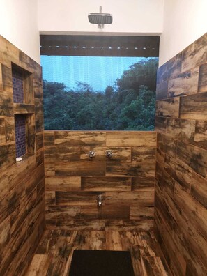 Chalet Gratitude | Bathroom | Shower, free toiletries, hair dryer, towels - Santa Juana Lodge and Nature Reserve (Naranjito)