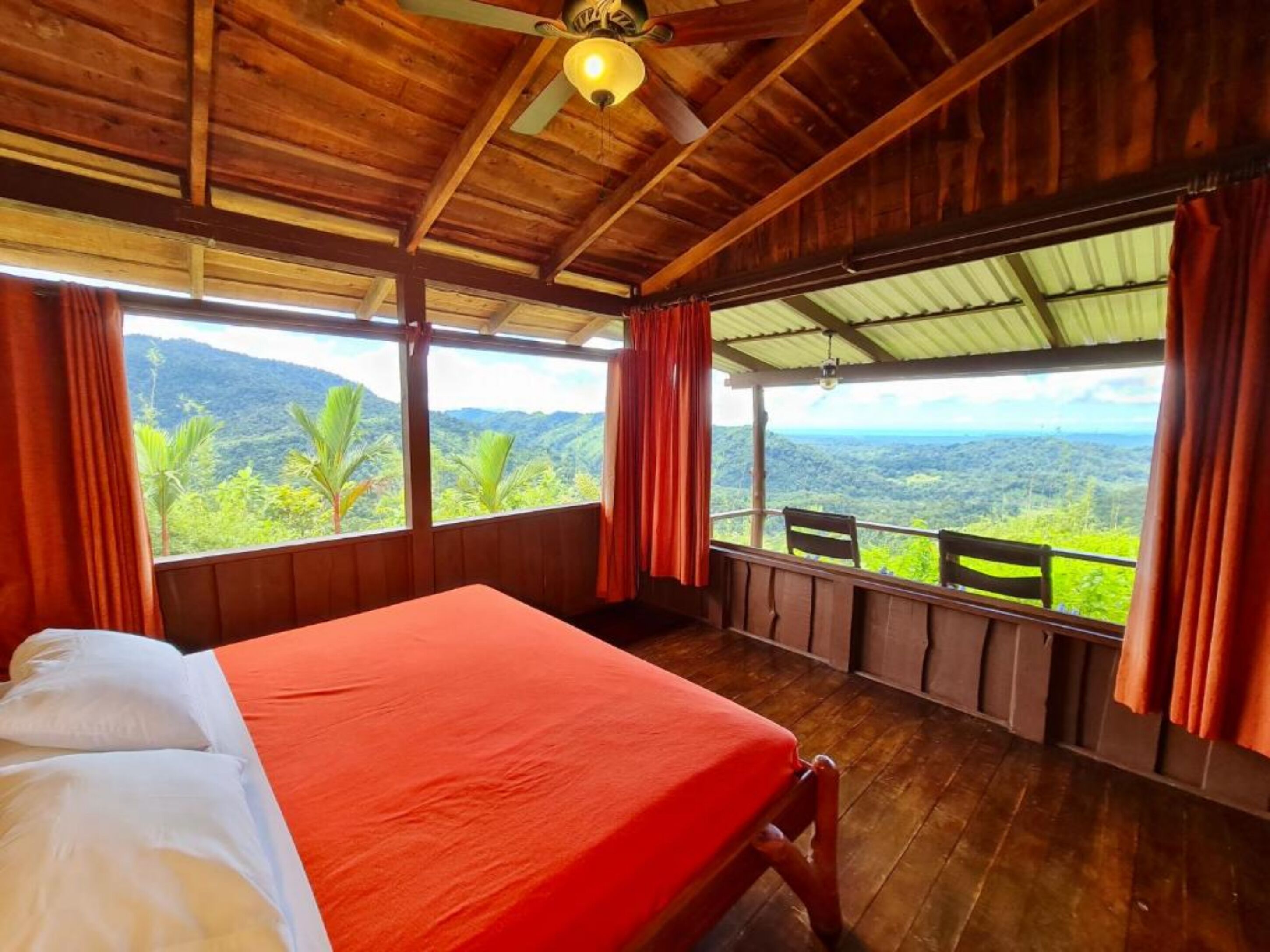 Casa família, 2 quartos, cozinha americana, vista parcial para o mar | Cofres nos quartos, roupa de cama