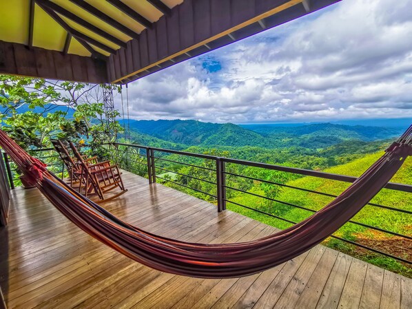 Casita Deluxe | Balcony - Santa Juana Lodge and Nature Reserve (Naranjito)